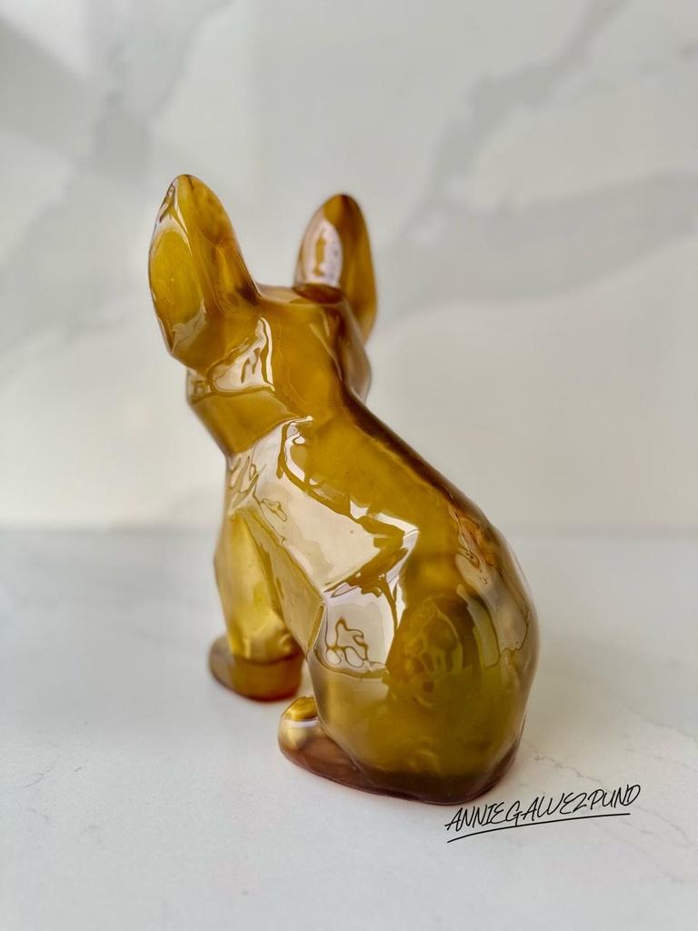 ESCULTURA FRENCHIE DORADO / VINO