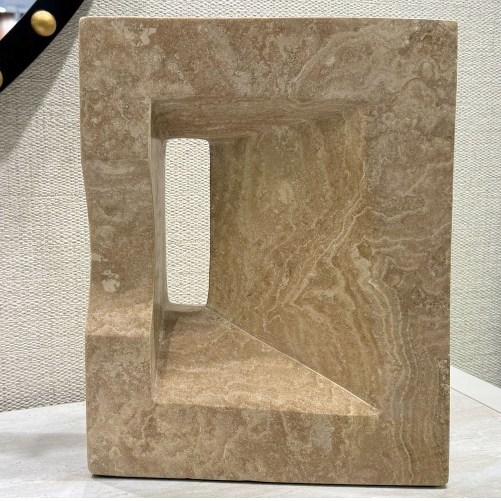 THREE DIMENSIONAL DOOR