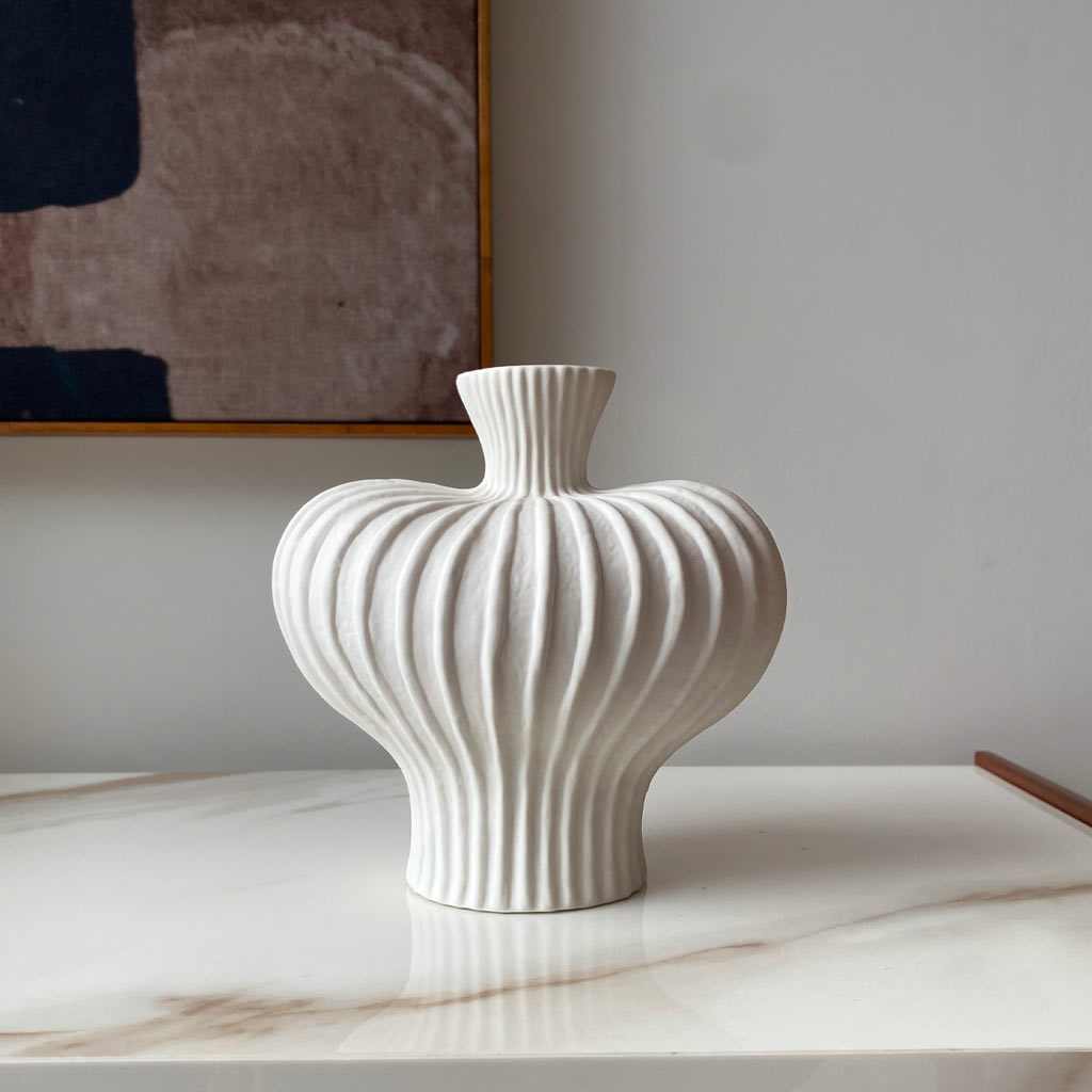 VASE WHITE FLOWER MEDIUM