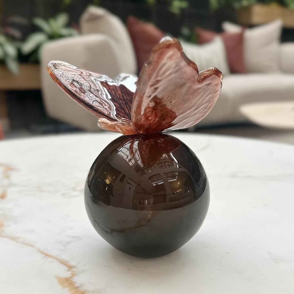 ESCULTURA ESFERA MARIPOSA VINO