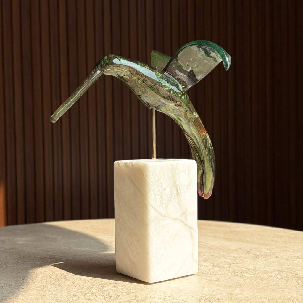ESCULTURA COLIBRI METALIZADO CON BASE PIEDRA DE HUAMANGA