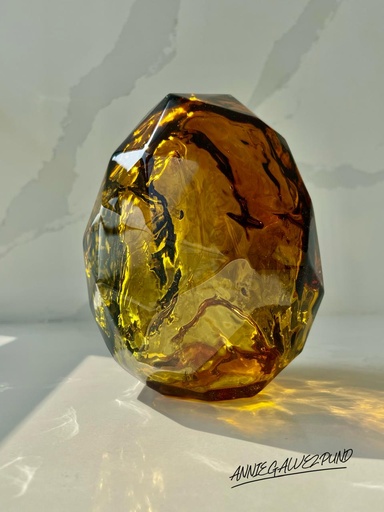 ESCULTURA HUEVO POLY AMBAR